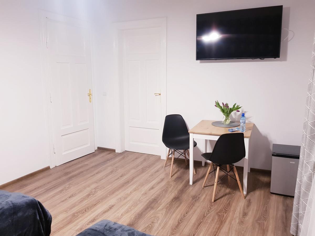 Guest Room Rowna Келце Екстериор снимка